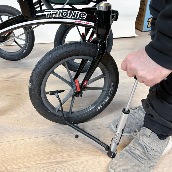 Check the tyre air pressure regularly. Trionic recommends a tyre pressure of 1.5 bar/22 psi. Maximum tire air pressure is 2.5 bar/35 psi.